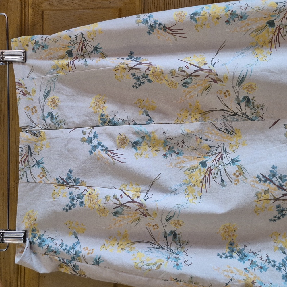 Antonio Melani Roaslie Style Pencil Skirt. Light Yellow Floral Size 2 Kick Pleat - Picture 7 of 14
